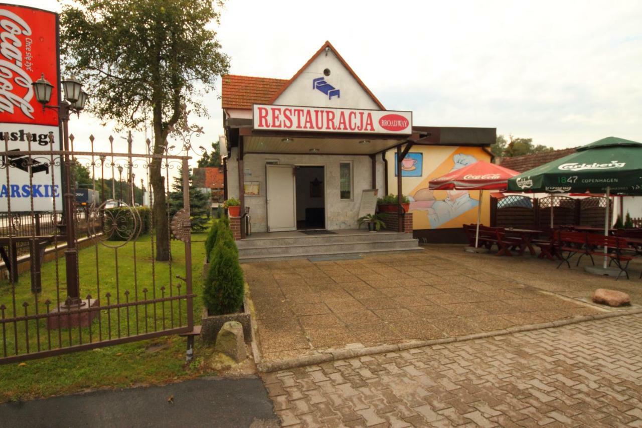 Restaurant & Hostel "Broadway" Kliniska Exterior foto